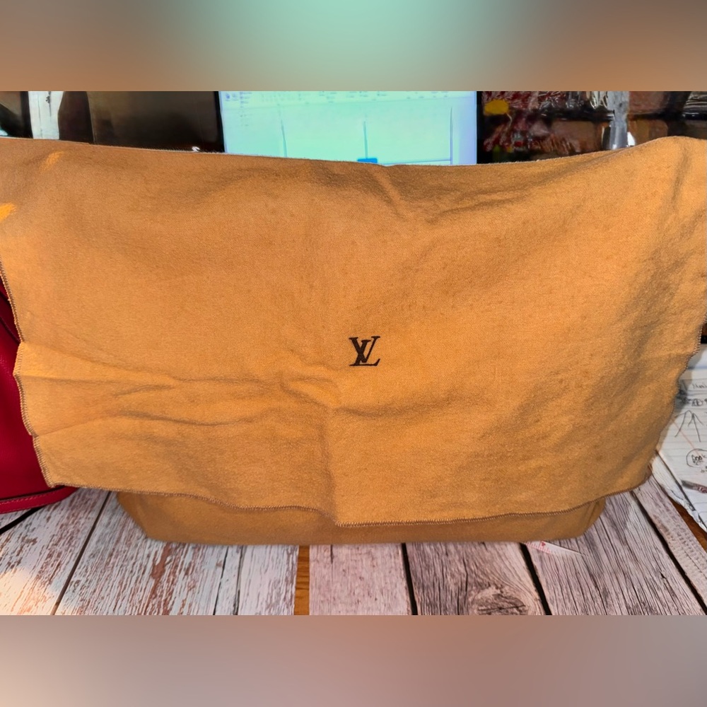 Louis Vuitton (authentic) dust-bag with Monogram 12.5” x 17” fits a large bag - Picture 5 of 11